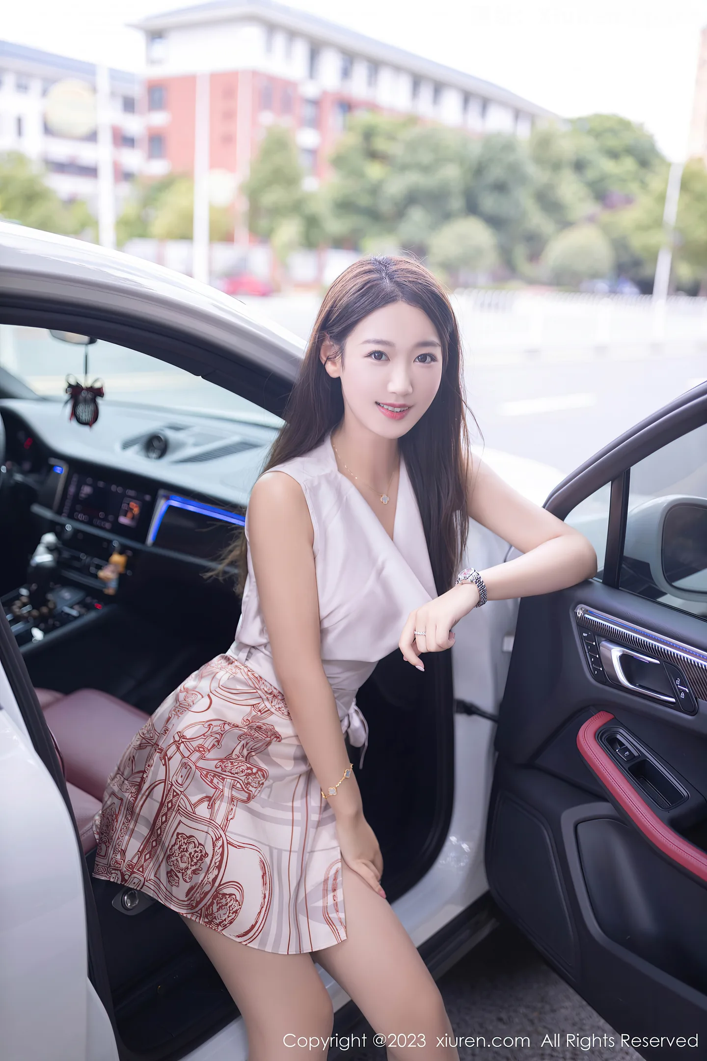 图片[2]-[XiuRen秀人网]VOL.7264 模特唐安琪性感淡粉色上衣露粉色蕾丝内衣配开档肉丝诱惑写真78P-秀人网官方网站